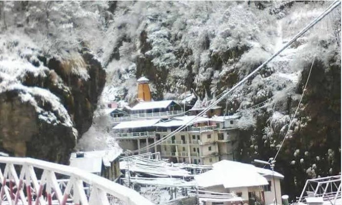 Temperature drops due to snowfall in Neeti Valley and Yamunotri