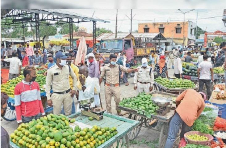 Vegetable market shopkeepers troubled by mobile shopkeepers reached police station