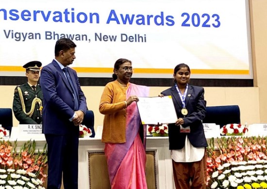 THDCIL lauds student Aarushi for winning first prize in national level painting competition