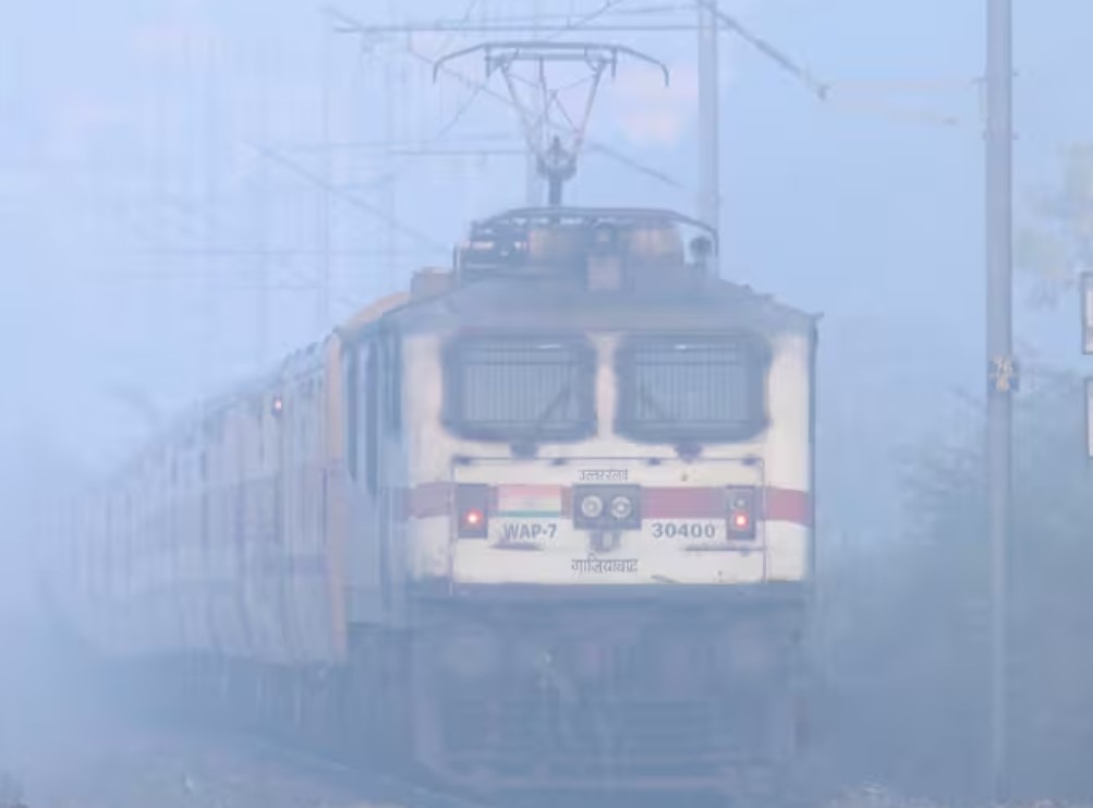 Brake on speed of trains due to dense fog