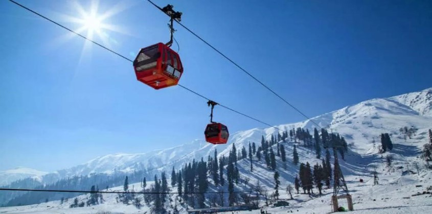 Tourists faced difficulties in reaching Auli due to closure of ropeway.