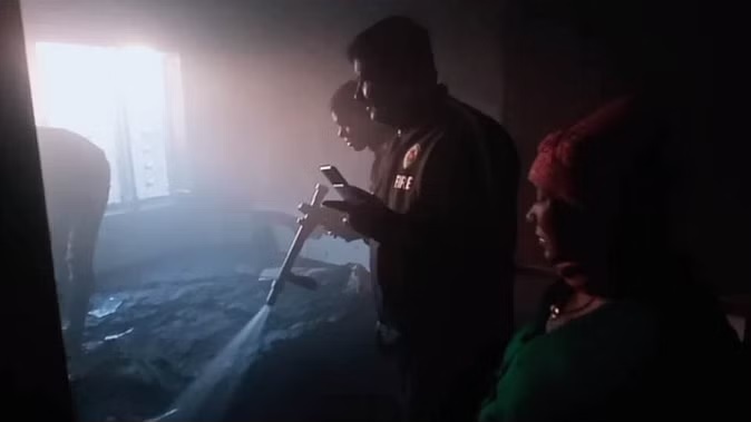 Woman burnt after saree catches fire while making tea