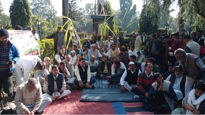 Former CM Harish Rawat sitting on fast regarding farmers' problems