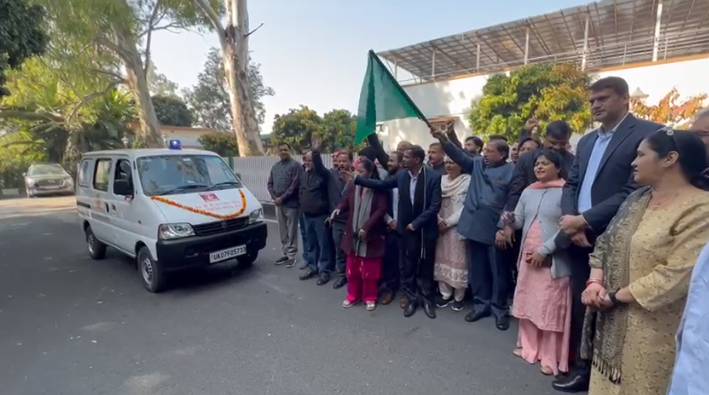 MP Naresh Bansal flagged off 'Sansad Mobile Health Service Pathology Lab Van'