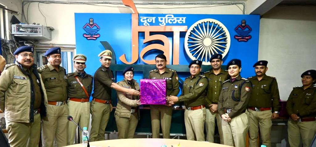 Emotional farewell given to police officers on transfer