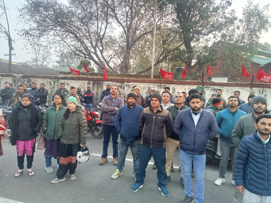 Employees' agitation continues regarding old pension, hundreds of employees took to the streets