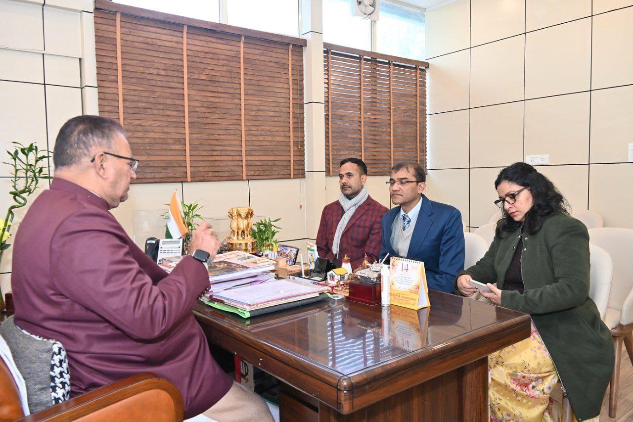 Minister reprimands officials for delay in spraying pesticides