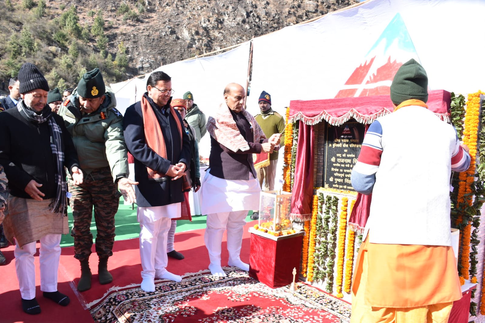 Defense Minister inaugurates 29 bridges and six roads built at a cost of Rs 670 crore