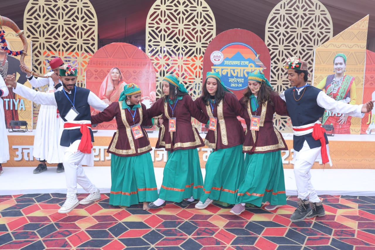 Singer Priyanka Mehar mesmerized the audience on the second day of Uttarakhand Tribal Mahotsav.