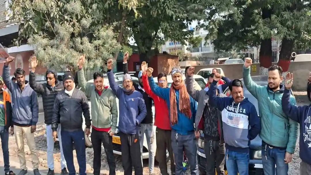 Taxi drivers went on strike, passengers had to face trouble