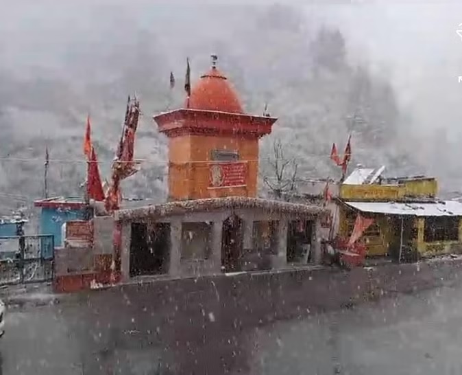 Changed weather: snowfall in Badrinath and Hemkund