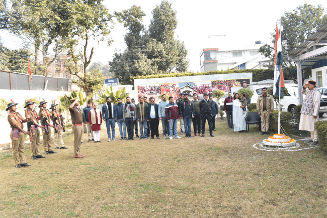 Cabinet Minister Ganesh Joshi hoisting the flag in the program organized on the occasion of 75th Republic Day at Rudrapur Police Line.