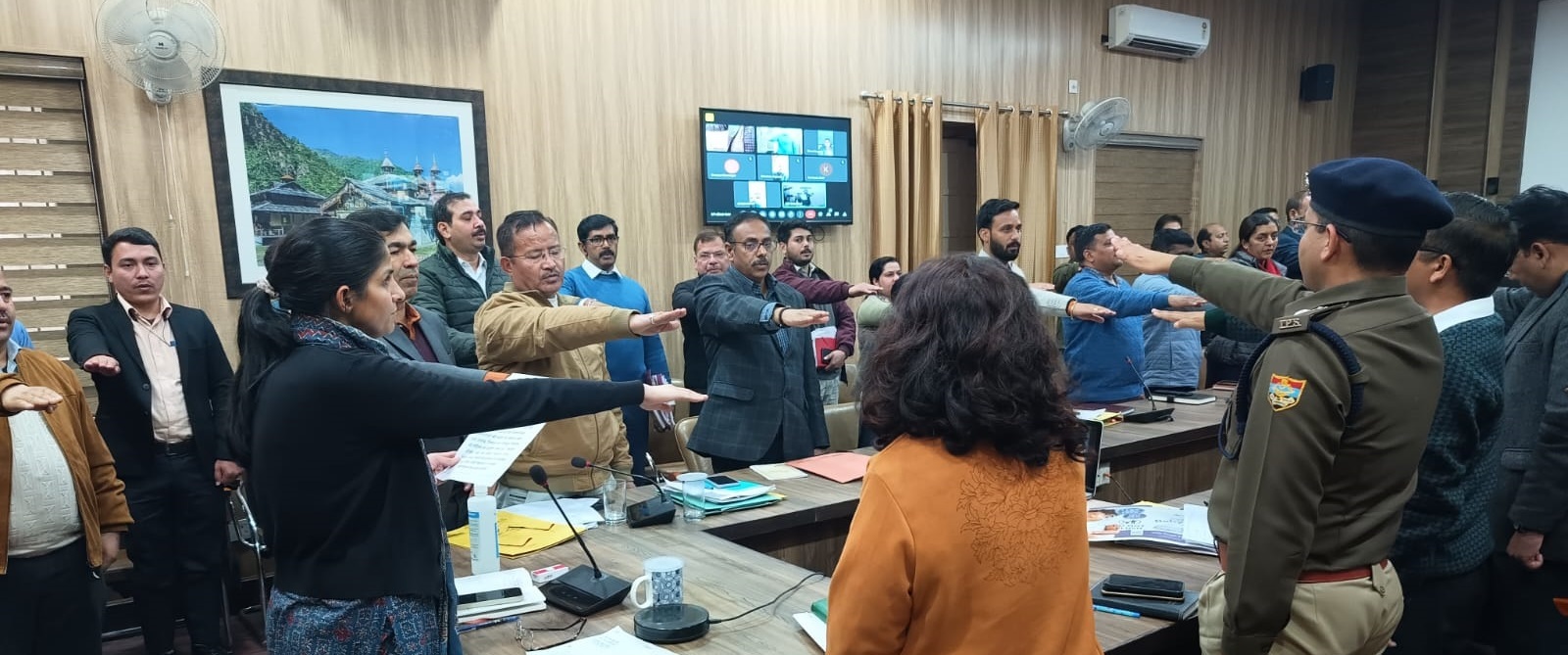 DM administered voter oath to officials