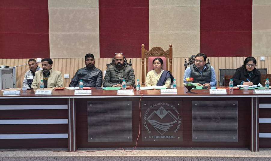 Officers and employees should disseminate public welfare schemes to villages: Block Chief