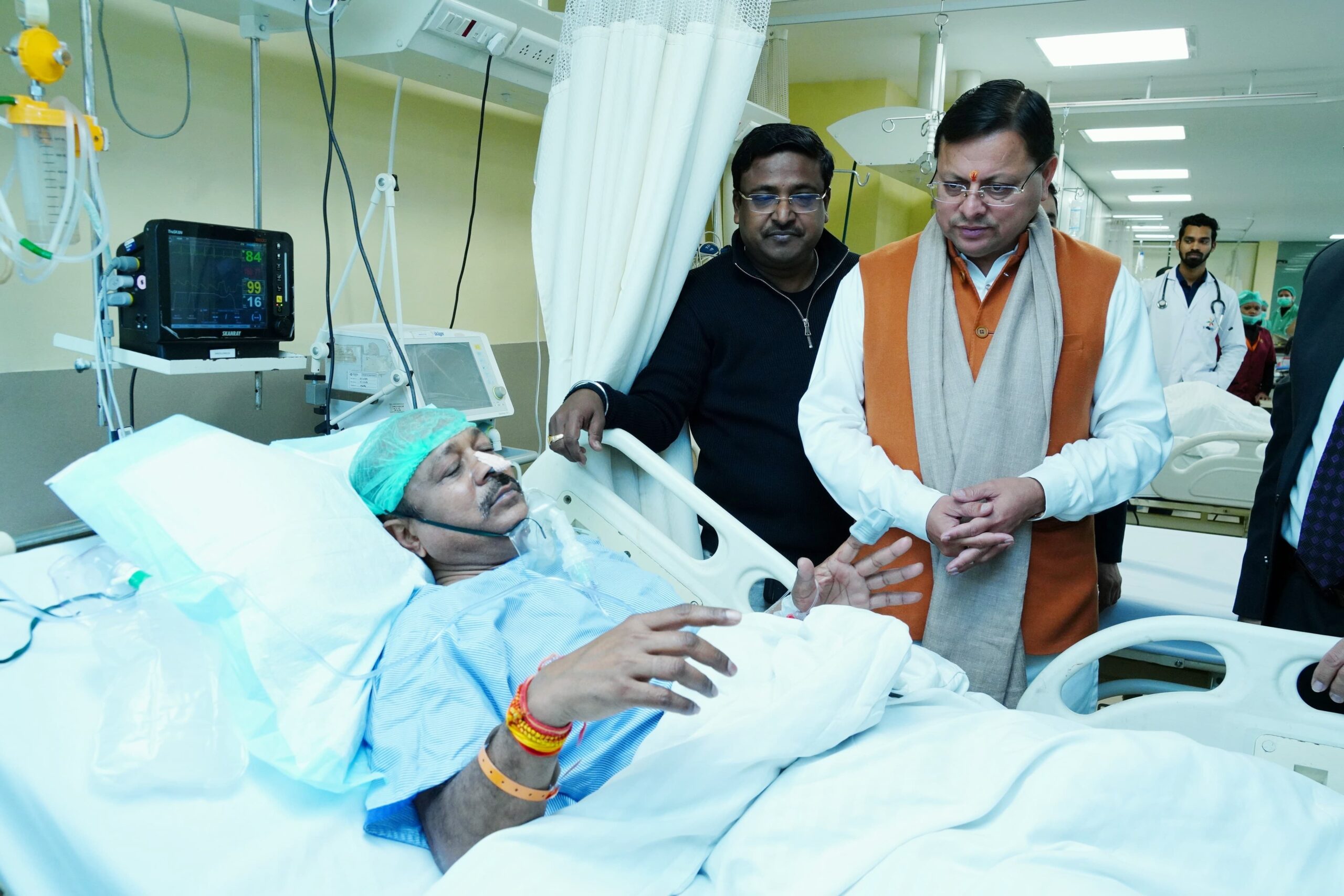 CM inquires about the condition of Excise Secretary Harichand Semwal admitted in the hospital.