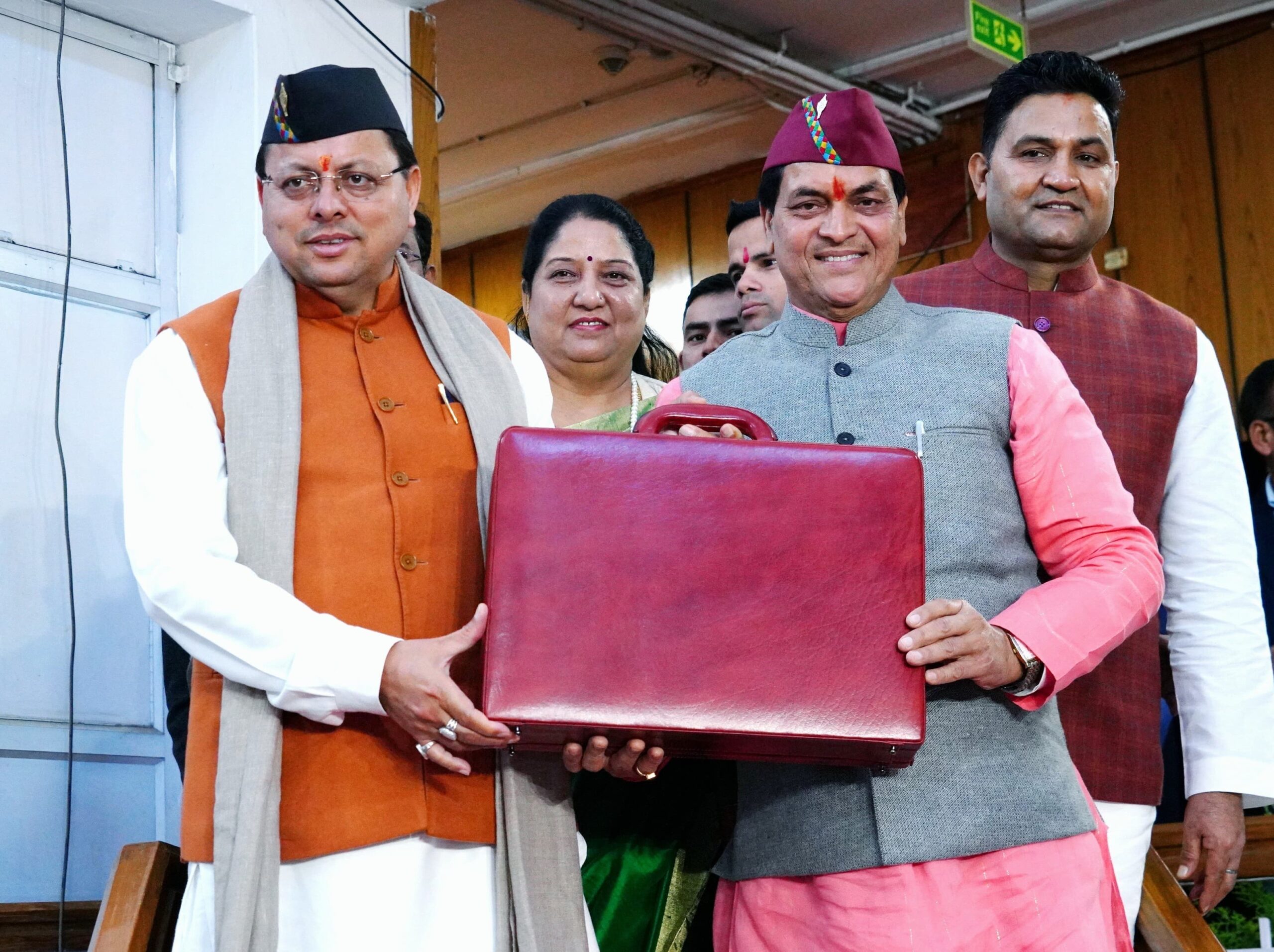 ﻿ Government presented budget of Rs 89,230 thousand crore in assembly