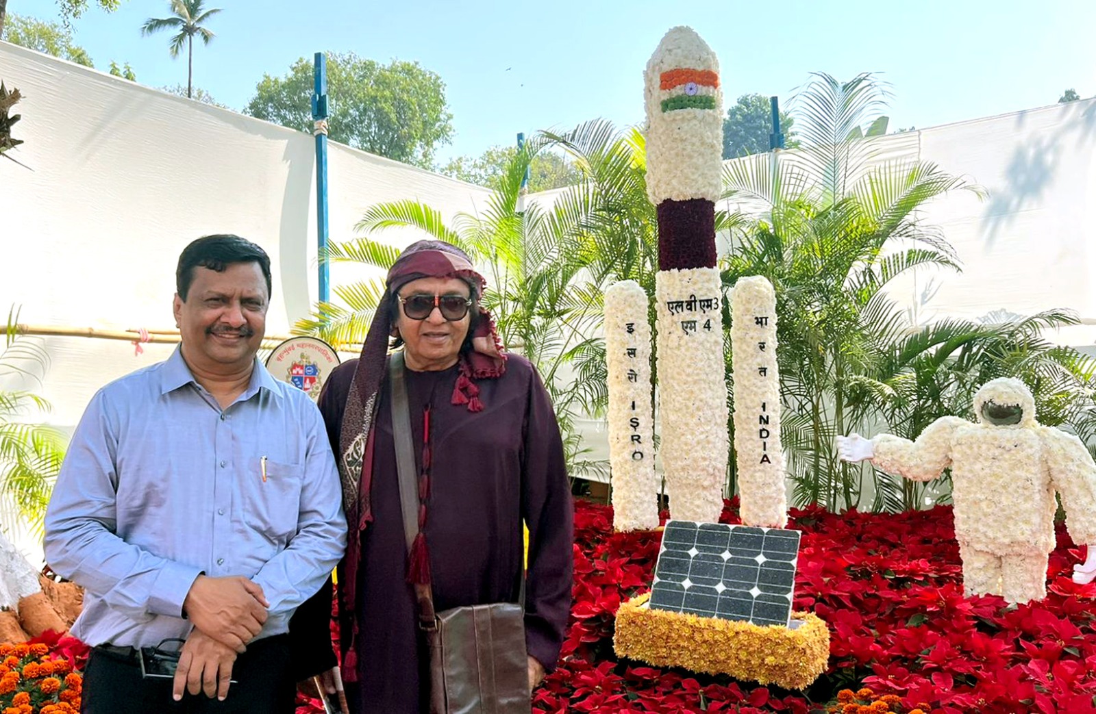 Film stars enjoyed the beautiful exhibition of flowers and plants