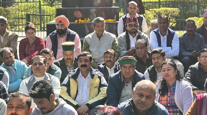 Harda observed a fast of silence against holding the budget session in Doon.