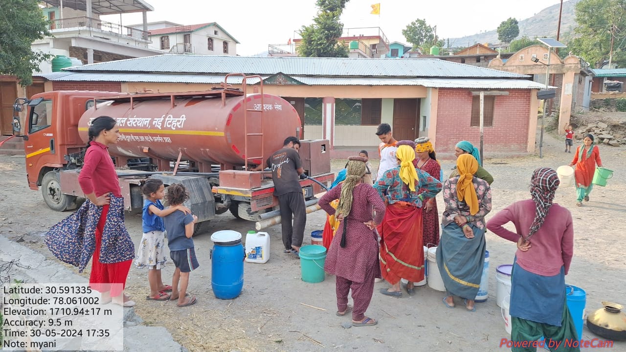 Due to negligence of the department, people of Lalur (Nainbagh) area are yearning for water.