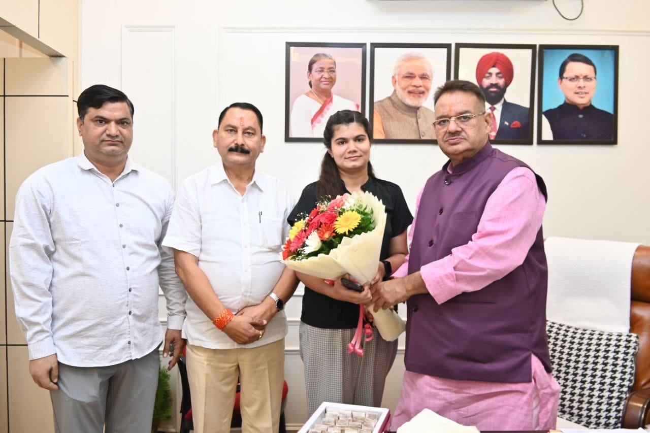 Cabinet Minister Ganesh Joshi honoring Kashish, daughter of a secretariat employee, for securing 45th position in All India Rank in MH CET exam.