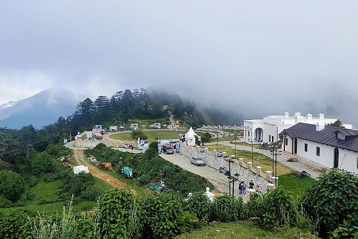Revealed by RTI: Entry fee is being charged on the road leading to Mussoorie George Everest House, that land belongs to the municipality.