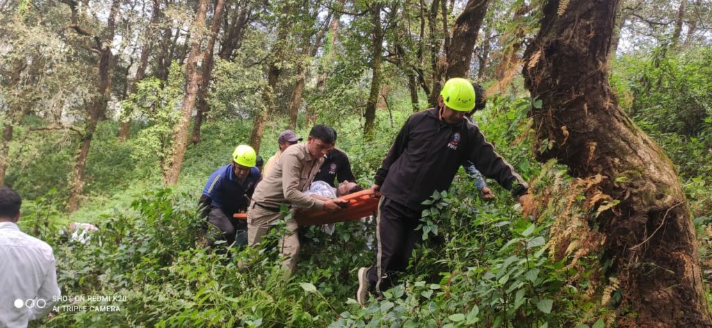 Scooty meets with accident on Cloud End Road