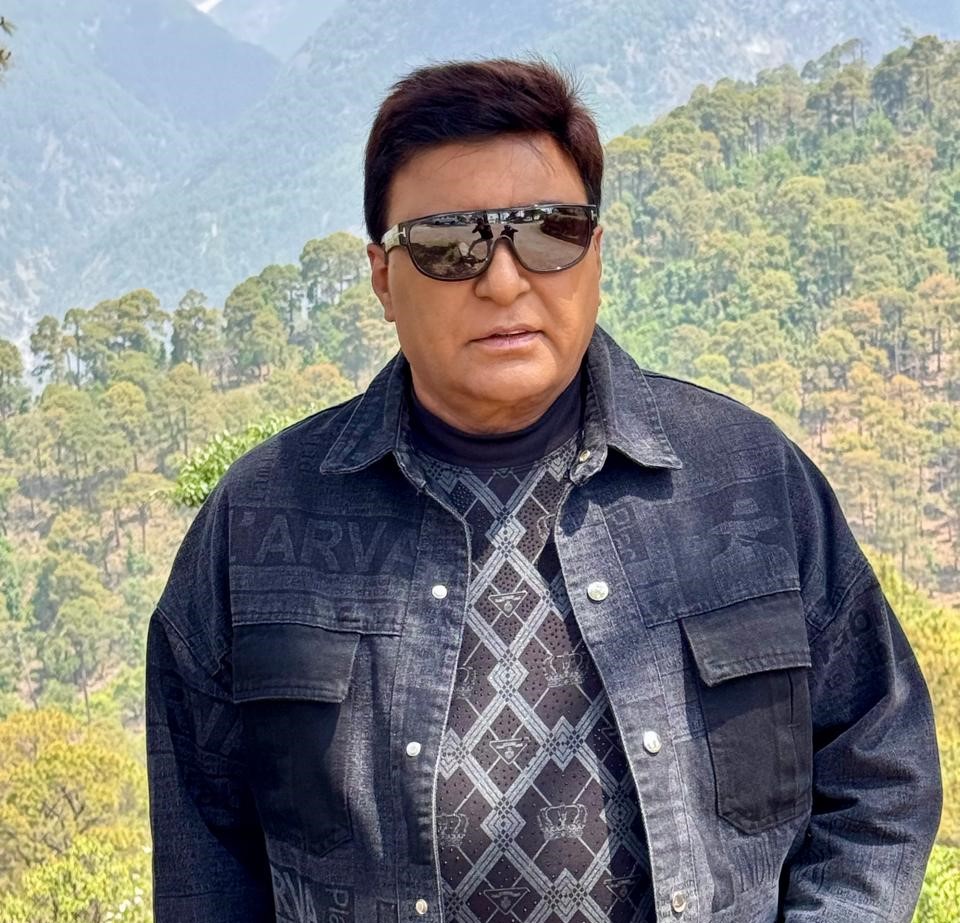 People are crazy about singer Ravindra Singh's romantic video "Aaj Bhi Dil Mein"