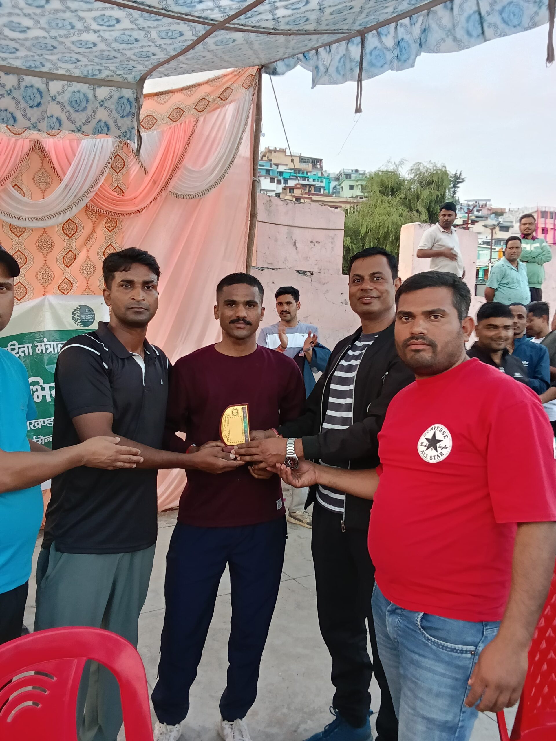 Khaki Warriors' spectacular victory in the first free quarter grand match of Mahadev Cricket Club Tehri.
