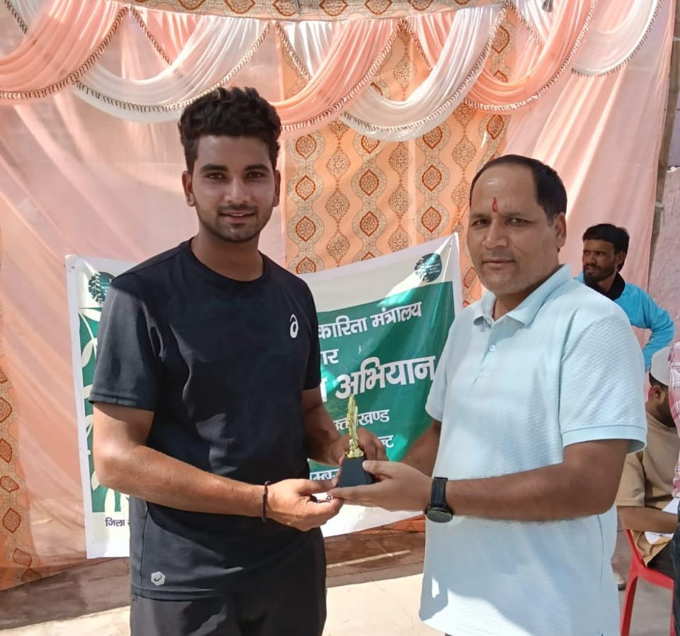 Bajrang 11 shows explosive form, enters the final