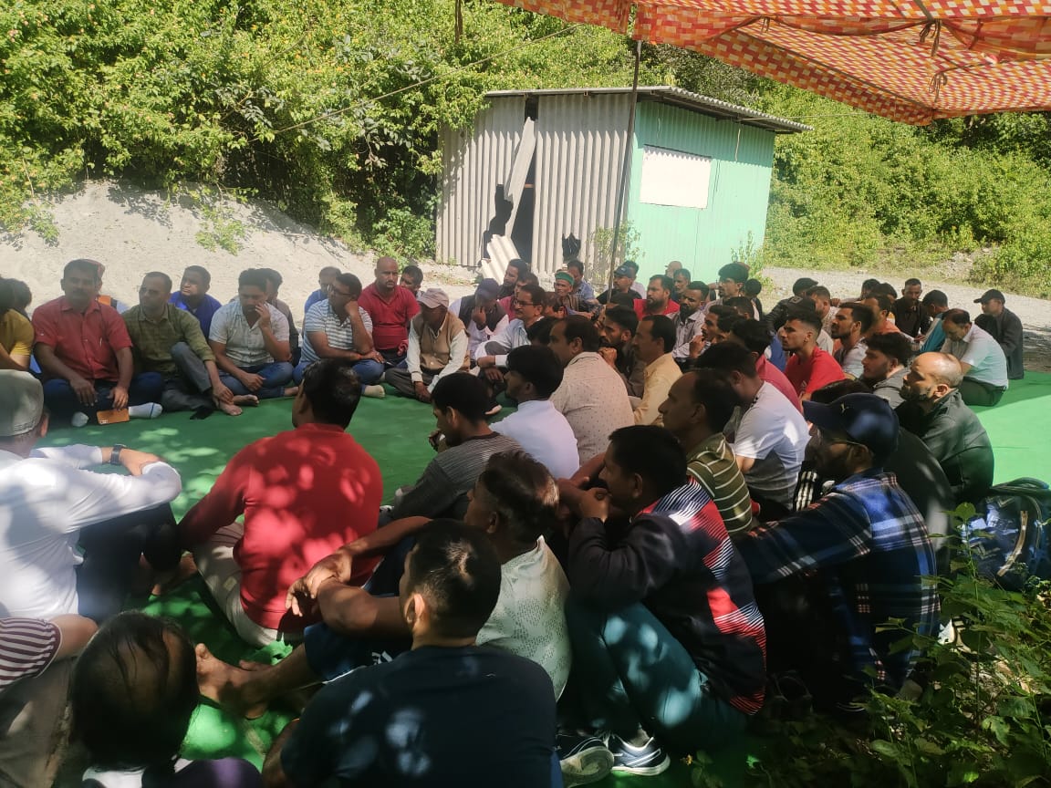 A meeting of Lakhwar Dam-affected farmers discussed the strategy of the agitation.