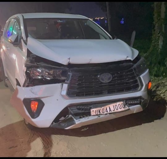 Former Uttarakhand Chief Minister Harish Rawat's car hit a divider in Meerut's Kankarkheda, but he narrowly escaped.