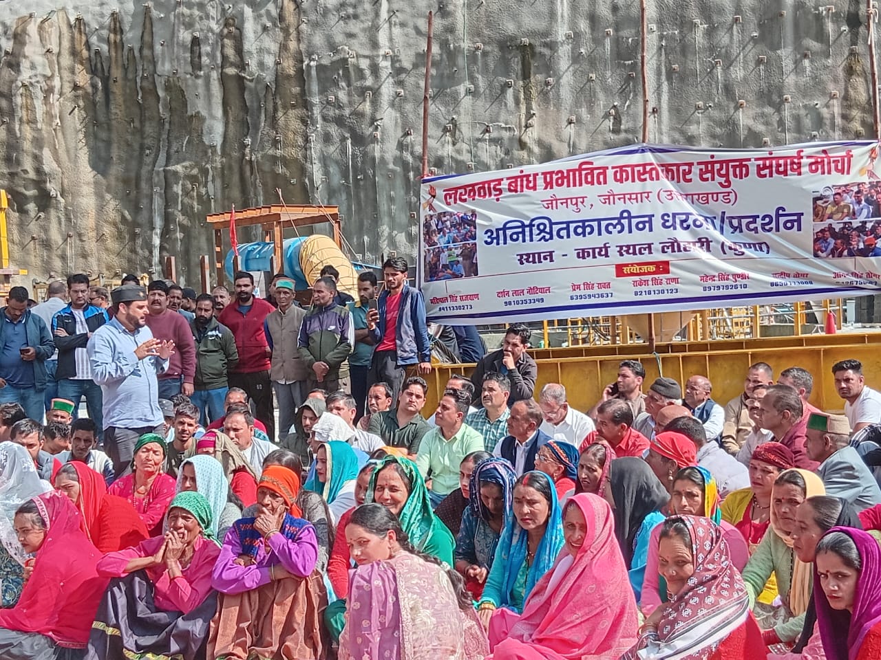 The indefinite strike by Lakhwar Dam affected people continues for the sixth day, with significant participation from women – farmers are seething with anger and resentment.
