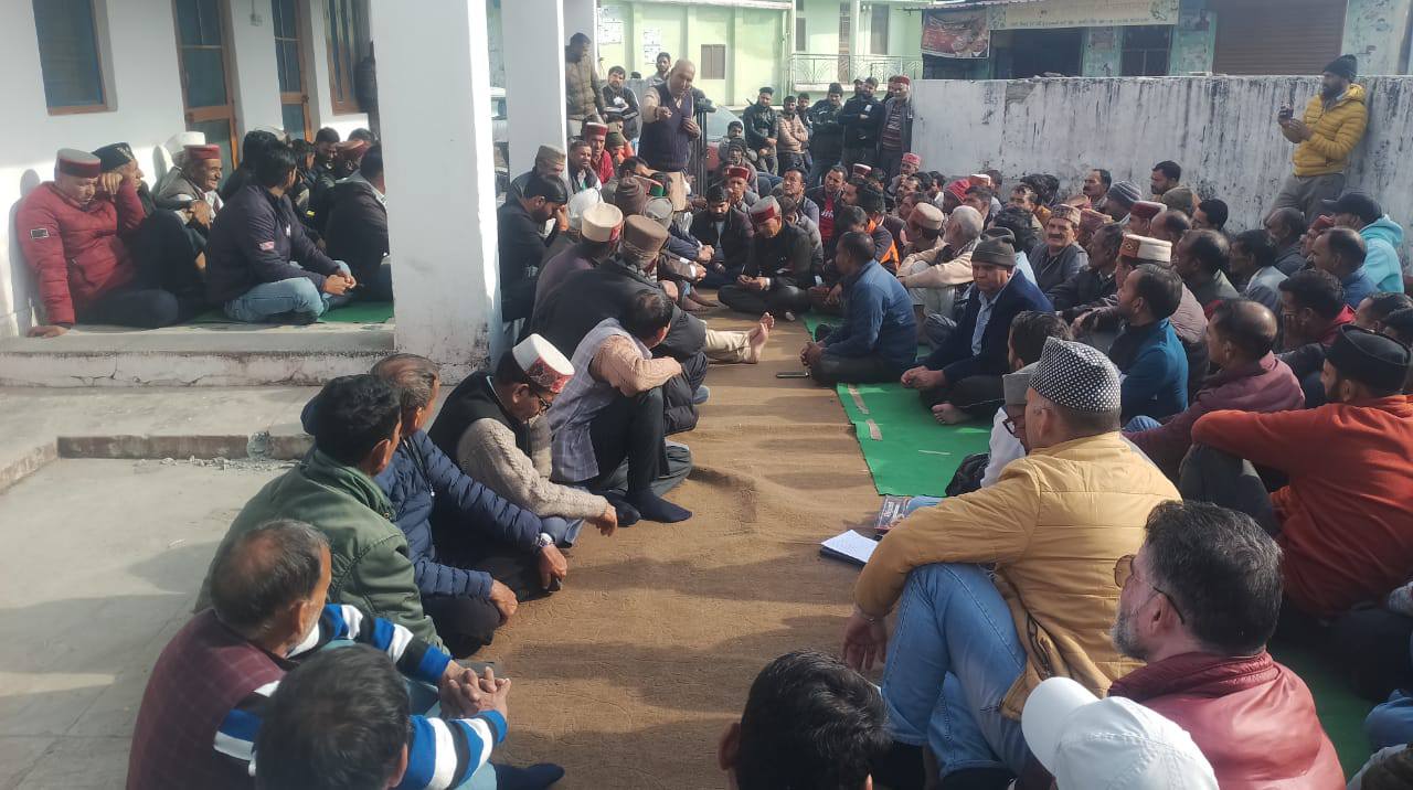 An important meeting was held in Lalur Patti of Tehri district on the subject of social traditions, customs and evils prevalent in the society.