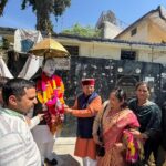 Cabinet Minister Khanna Das was accorded a grand welcome in his home constituency Nainbagh, and interacted with the public by garlanding the statue of Sardar Singh Rawat.