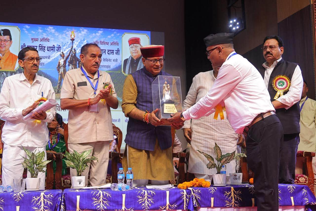 Grand state-level conference of the Uttarakhand State Agitators' Forum begins; families of martyrs and agitators honored.