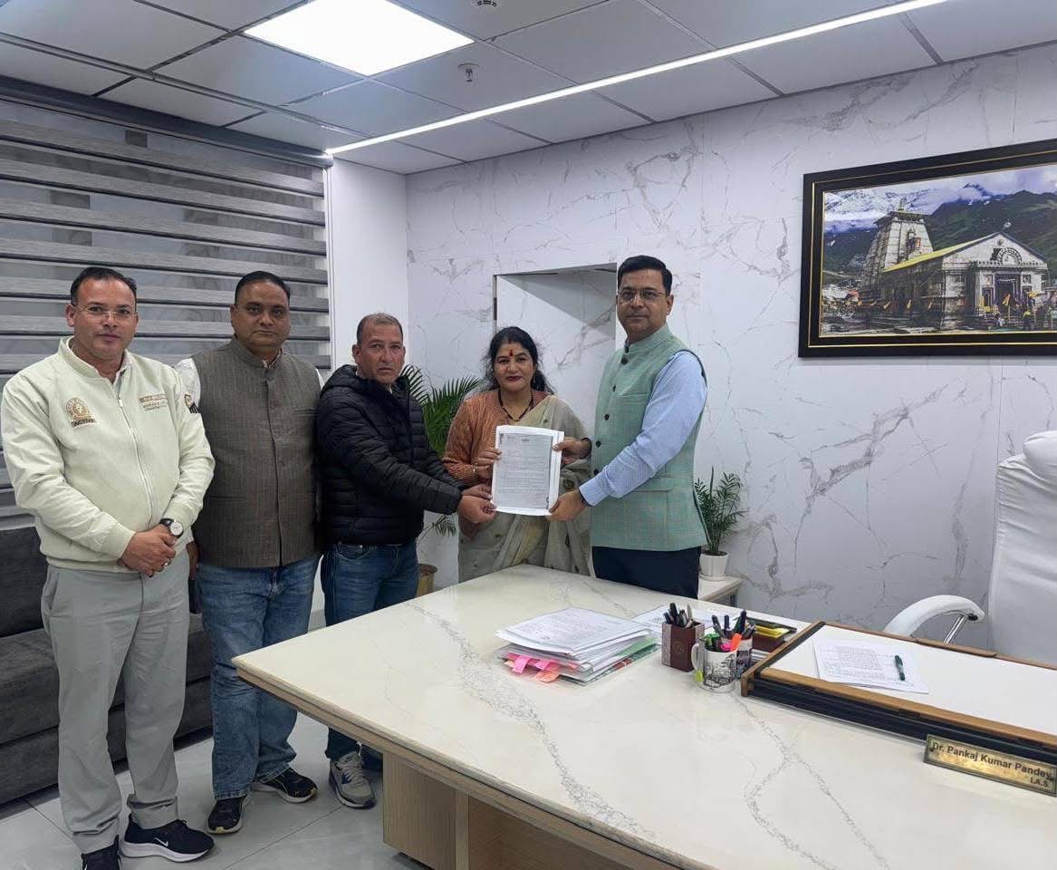 Block Pramukh Sita Panwar met with the Chief Secretary regarding public issues in the Jaunpur region and demanded the construction of pending road projects.